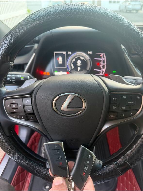 שני מפתחות לרכב Lexus
