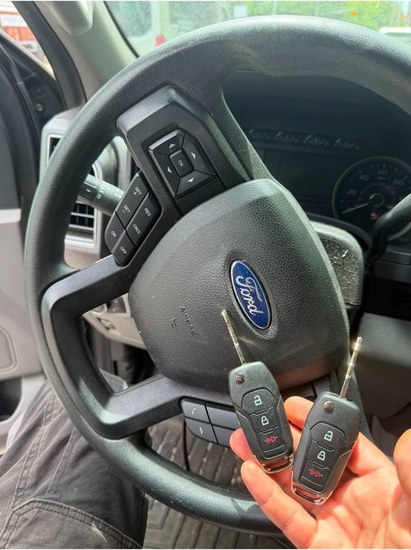 שני מפתחות לרכב Ford